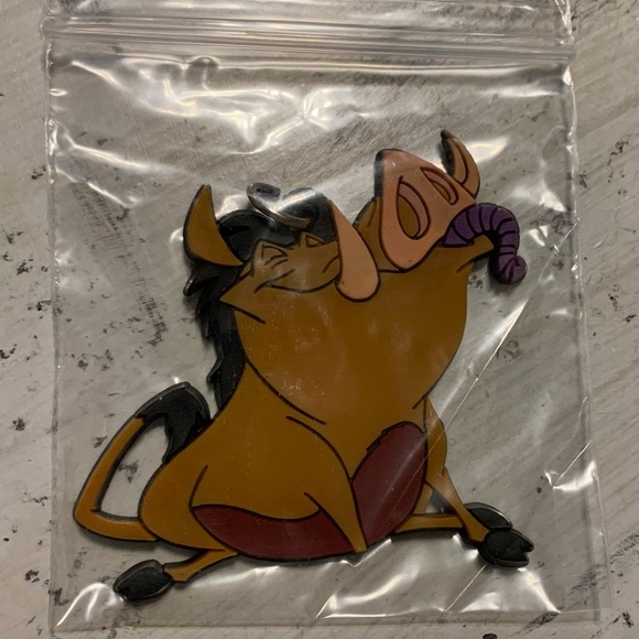 Vintage DISNEY Lion King: Pumba Eating a Purple Grub - Picture 3 of 4